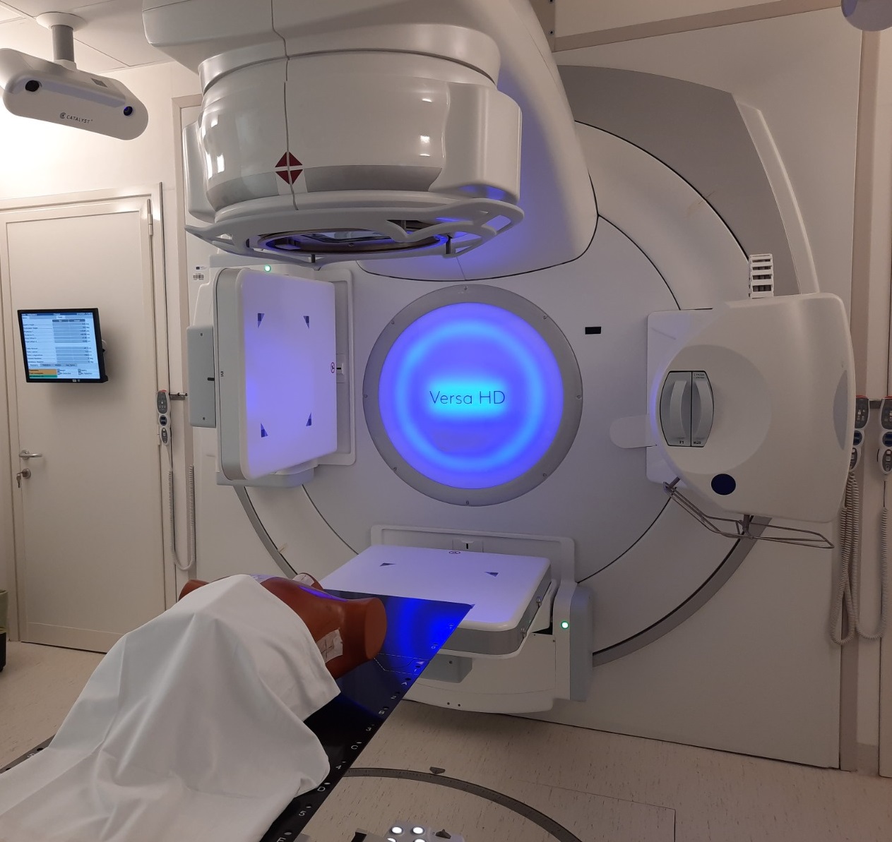 Radioterapia Oncologica: Inaugurato il Nuovo Acceleratore Lineare Finanziato dal PNRR. Sostituisce una Apparecchiatura del 2001 e Offre Maggiore Precisione e Velocità