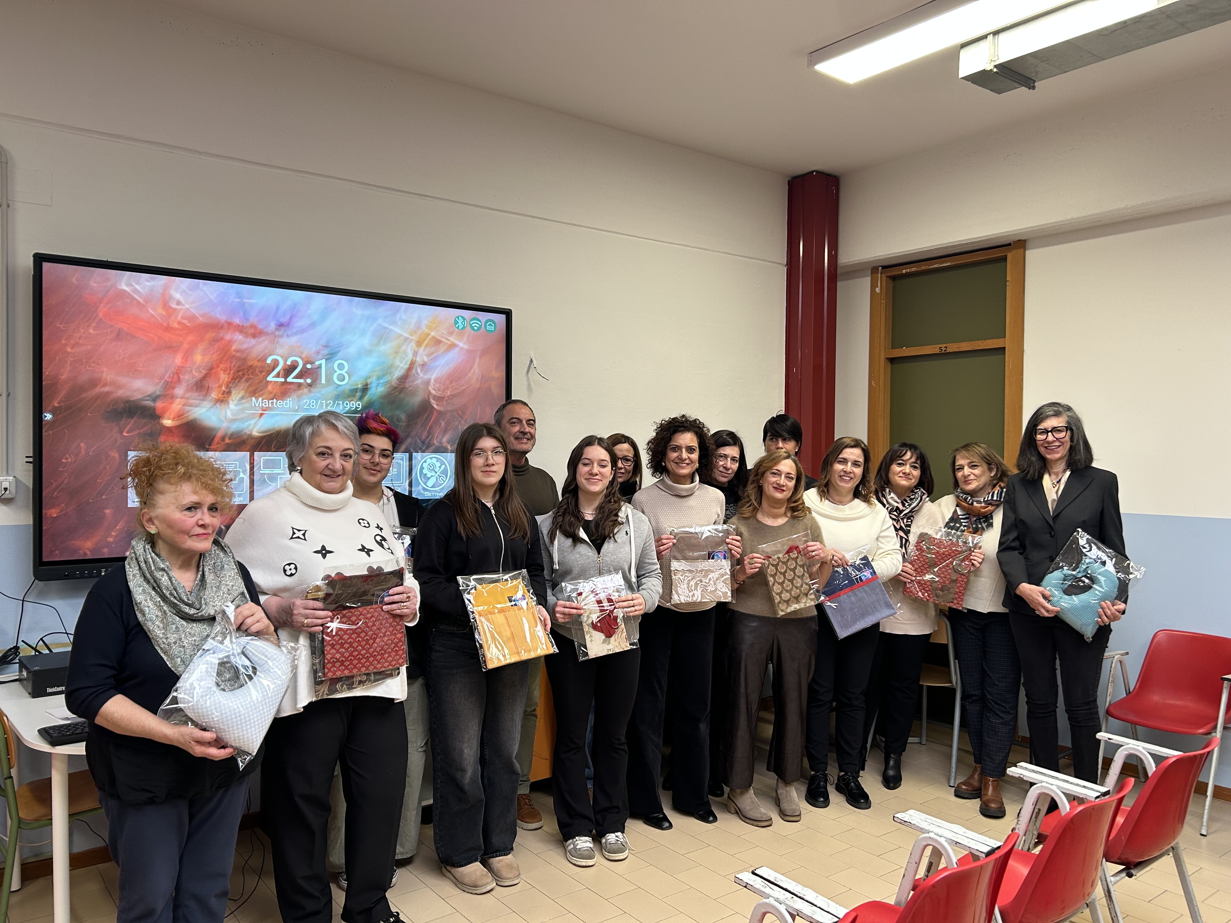 Bags for Life: dal “Cattaneo-Deledda” borse porta drenaggio a sostegno delle donne operate al seno del Policlinico di Modena